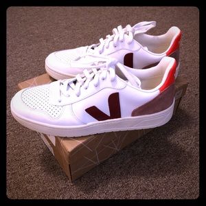 Veja V-10 Leather Extra-white marsala sneakers